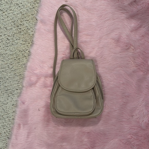 4 handbags 3 unbranded 1 is Rosetti for the price of one - Picture 5 of 5